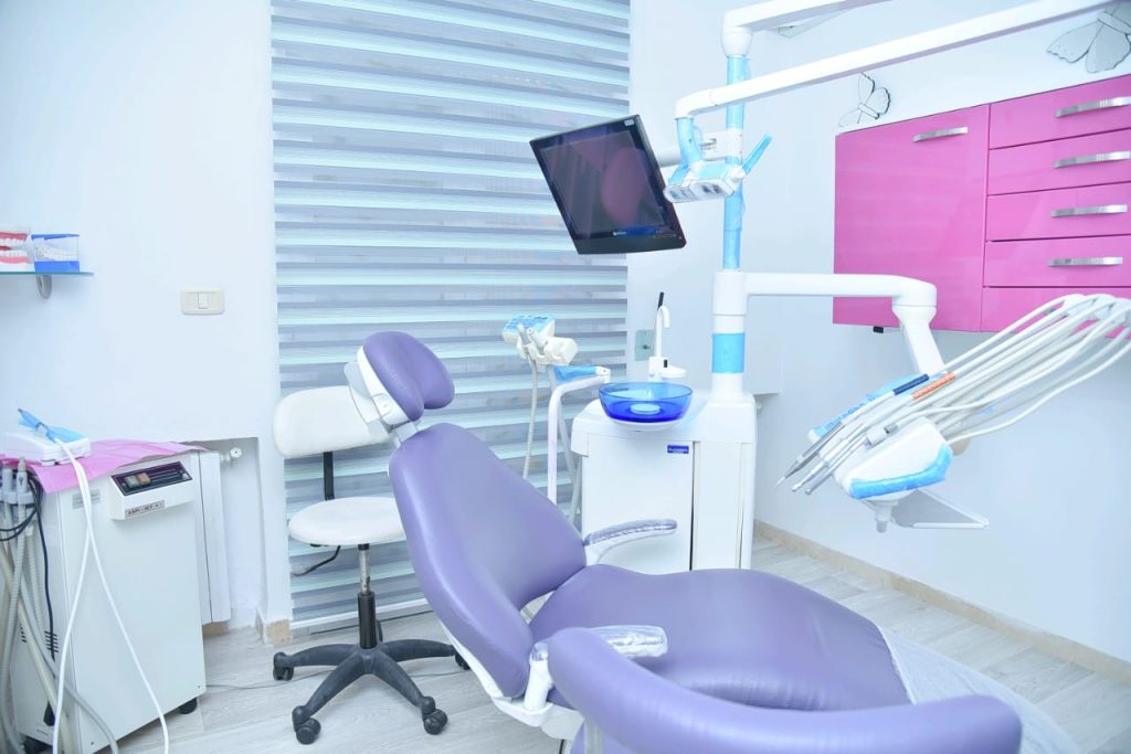 Dr Mouna Skander Cabinet d'Implant Dentaire et de Dentisterie Esthétique