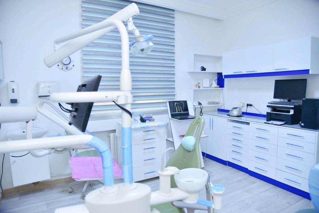 Dr Mouna Skander Cabinet d'Implant Dentaire et de Dentisterie Esthétique
